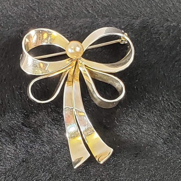 Jewelry - Vintage Brooch - Sterling & Pearl - EUC